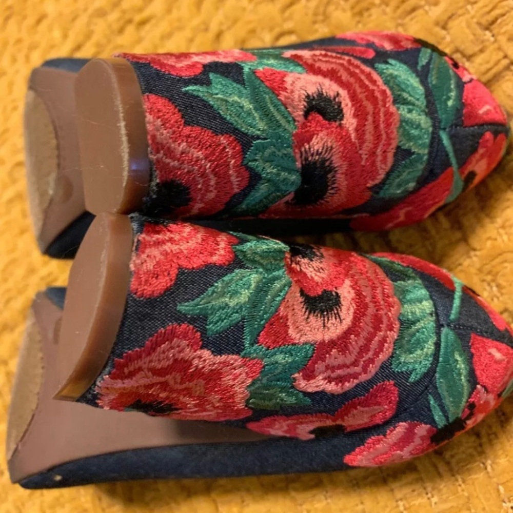 Jessica Simpson Embroidered Heels